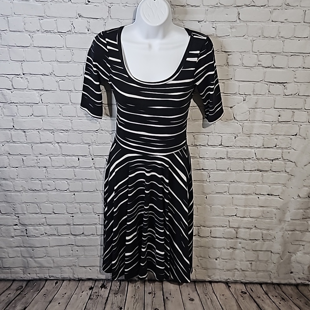 𝅺LuLaRoe Nicole Dress